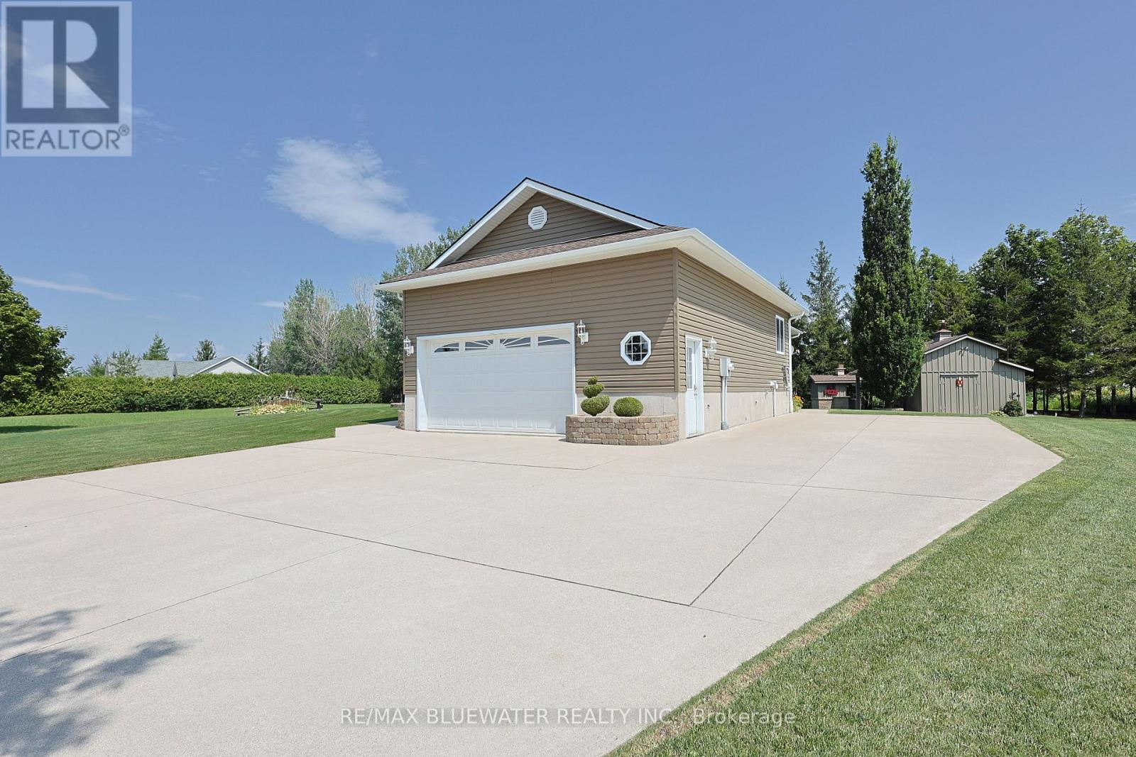 71837 Sunridge Crescent Property Photo 6