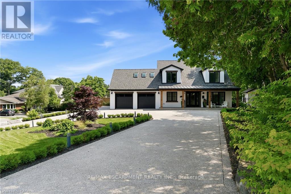 204 Fallingbrook Drive Photo de la propriété 1