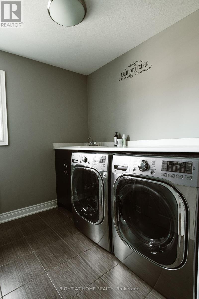 18 Joyce Crescent Property Photo 25