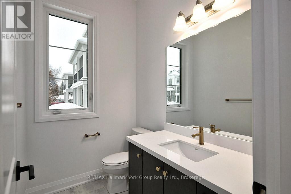 5-11 Bay Street E Property Photo 9