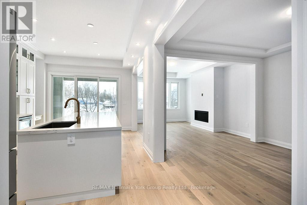 5-11 Bay Street E Property Photo 11