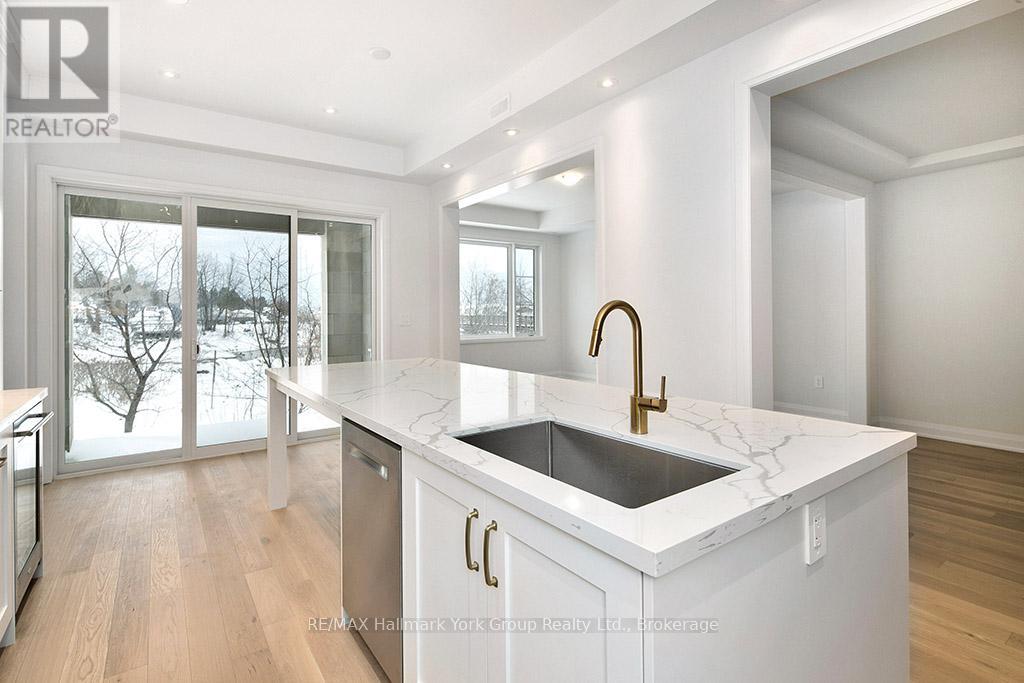 5-11 Bay Street E Property Photo 16