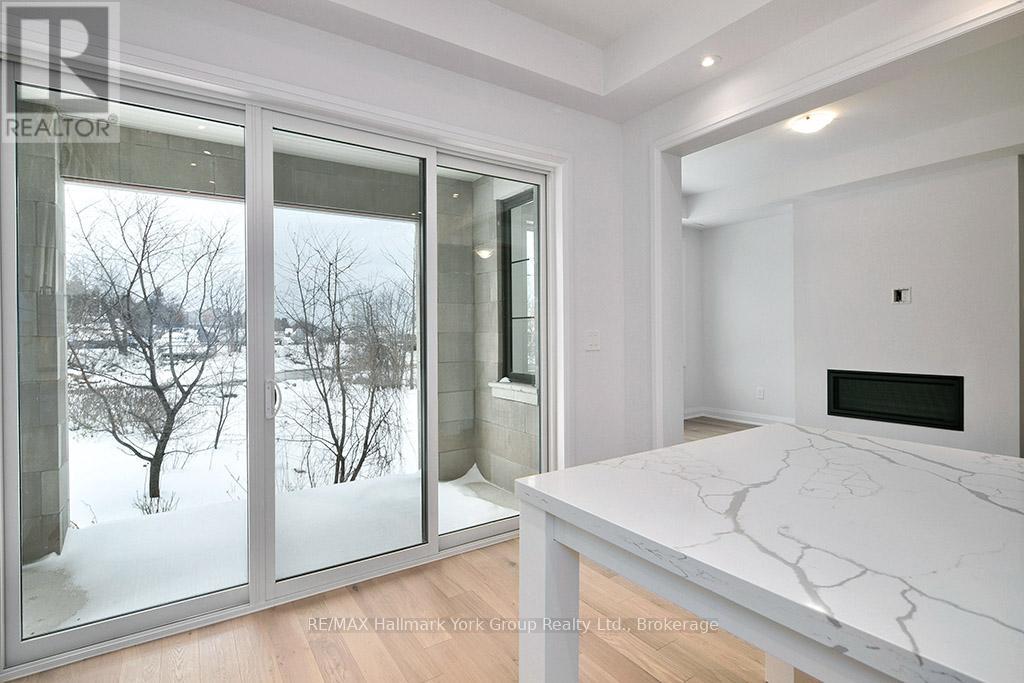 5-11 Bay Street E Property Photo 20