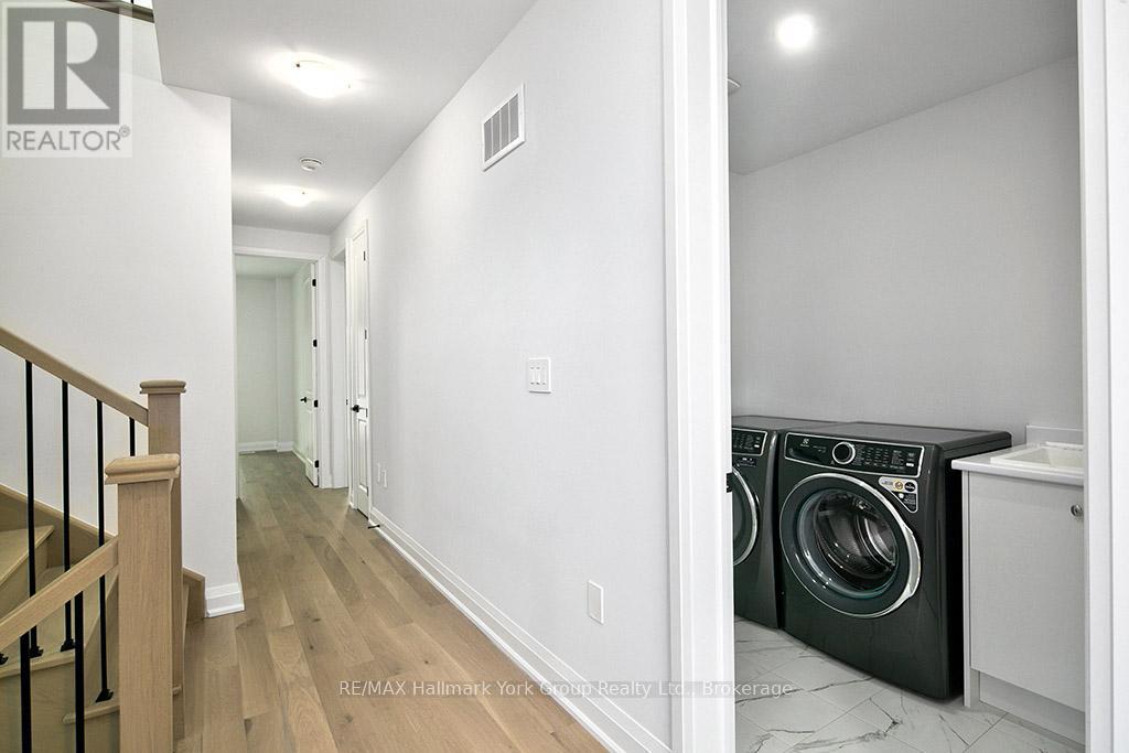 5-11 Bay Street E Property Photo 32