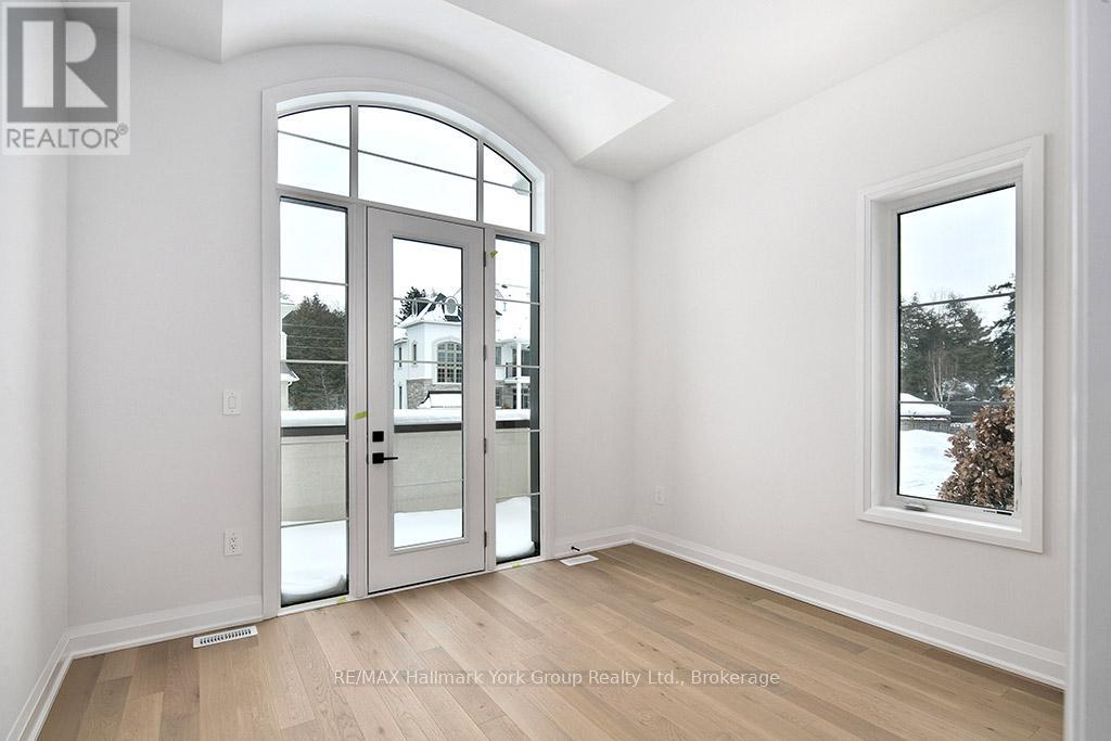 5-11 Bay Street E Property Photo 37