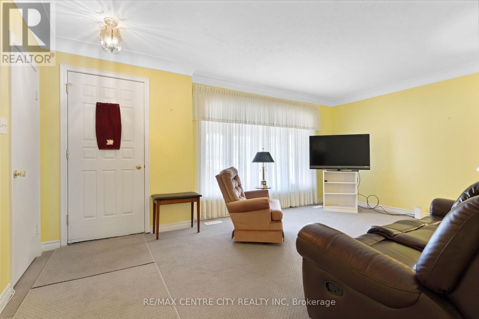 297 Wilson Avenue Property Photo 3