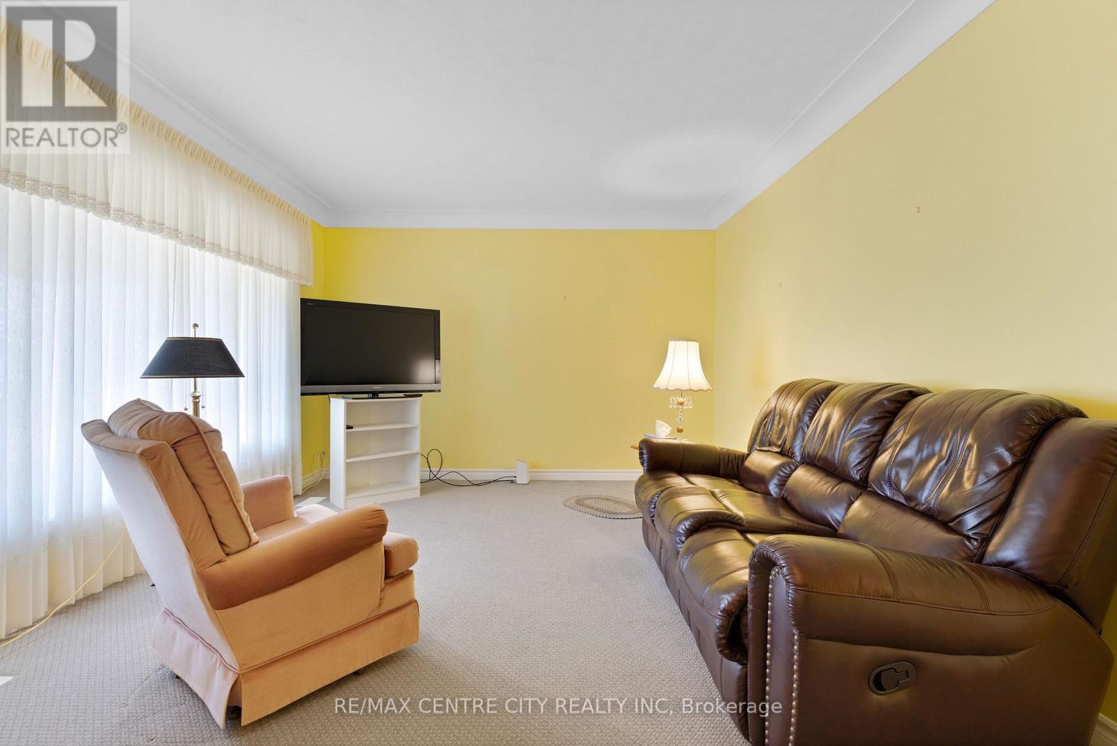 297 Wilson Avenue Property Photo 5