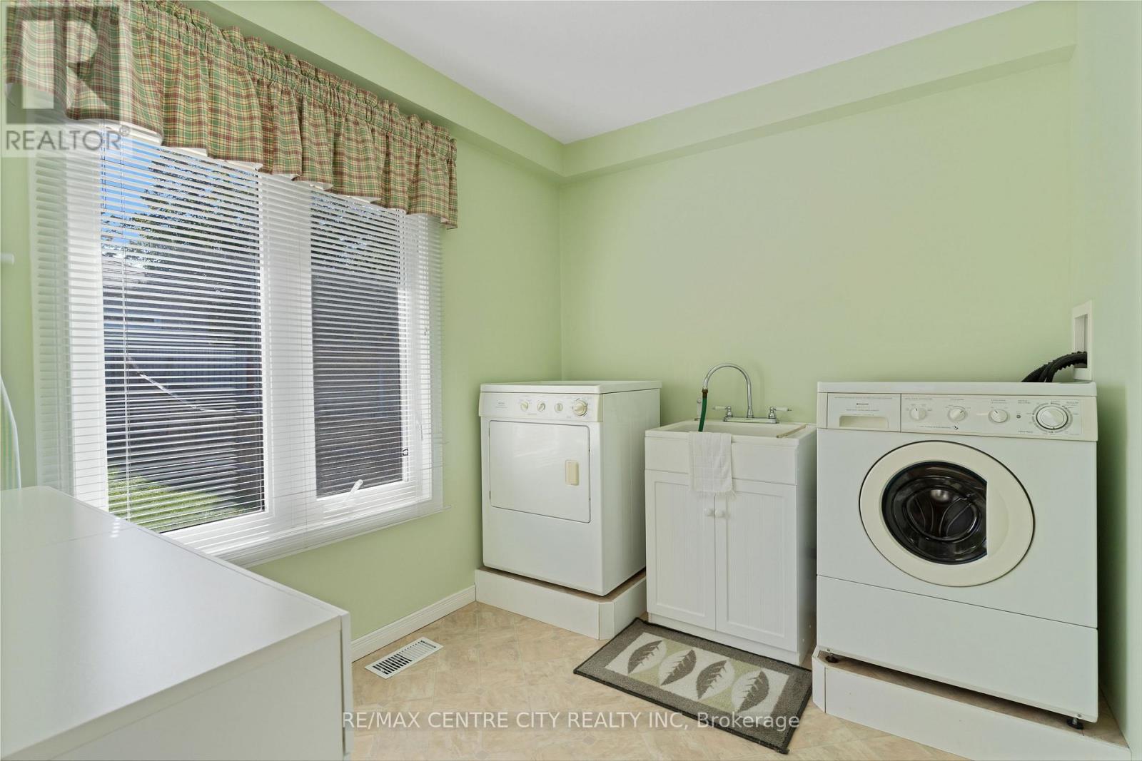297 Wilson Avenue Property Photo 27