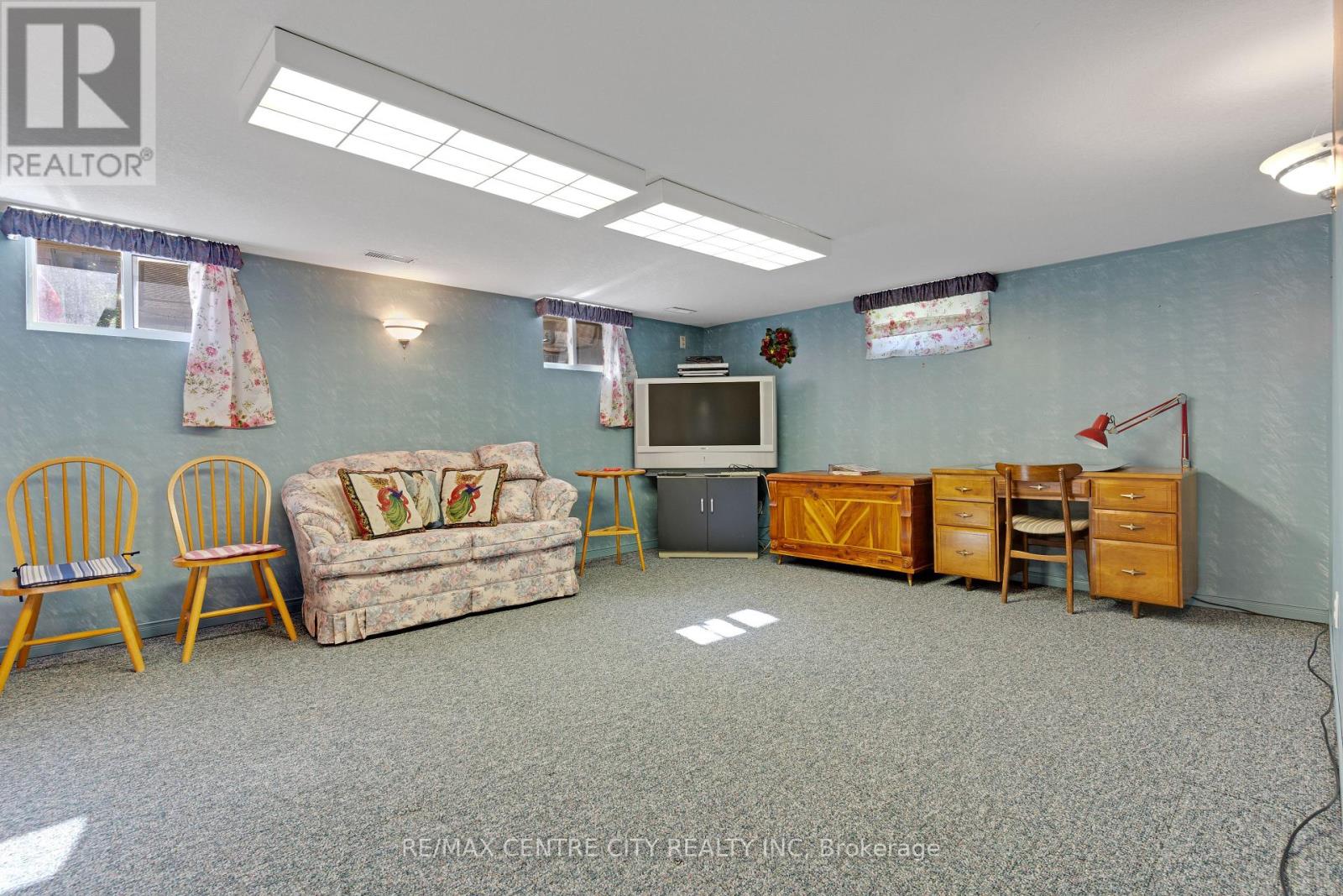 297 Wilson Avenue Property Photo 31