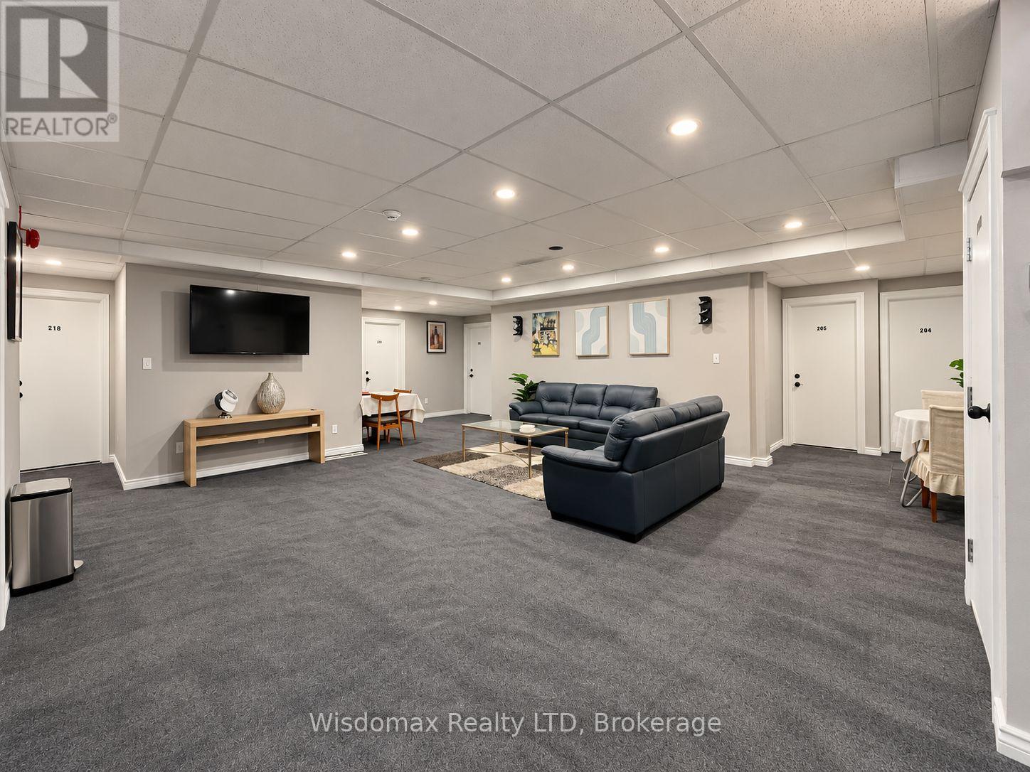 5306 Victoria Avenue Property Photo 12