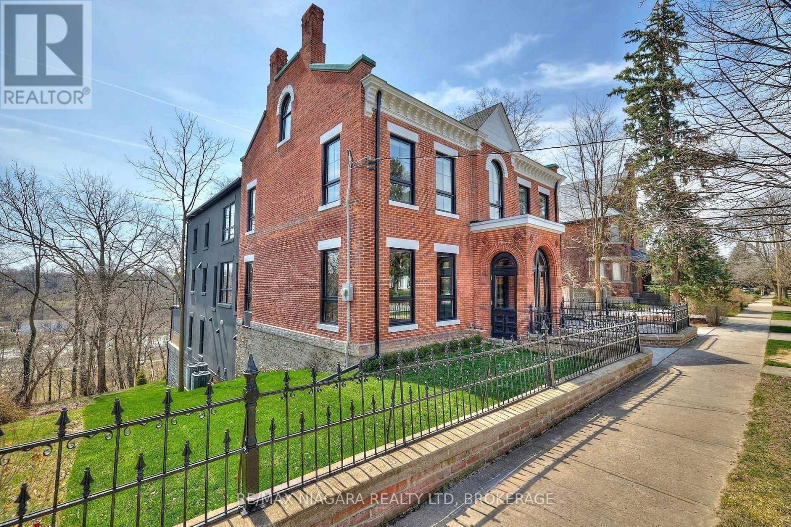 29 Yates Street Property Photo 46