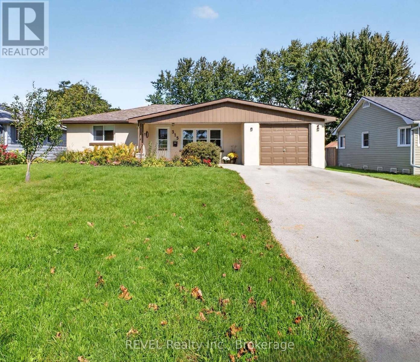 315 Park Avenue W Property Photo 4