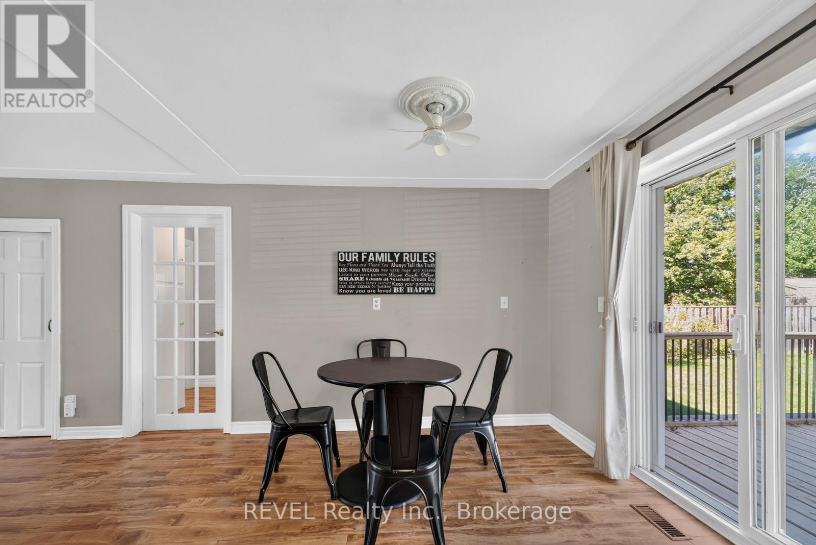 315 Park Avenue W Property Photo 9