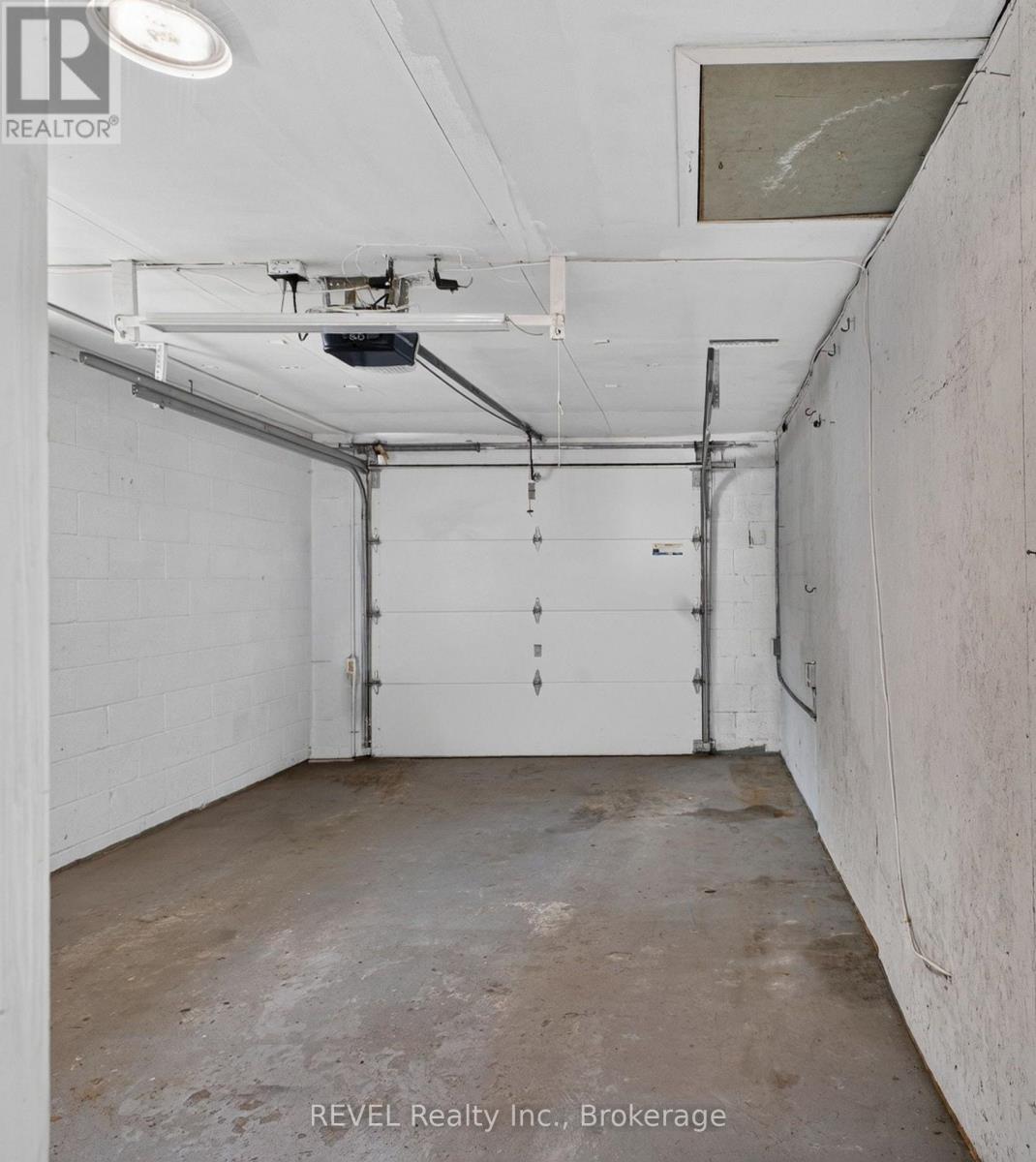 315 Park Avenue W Property Photo 13