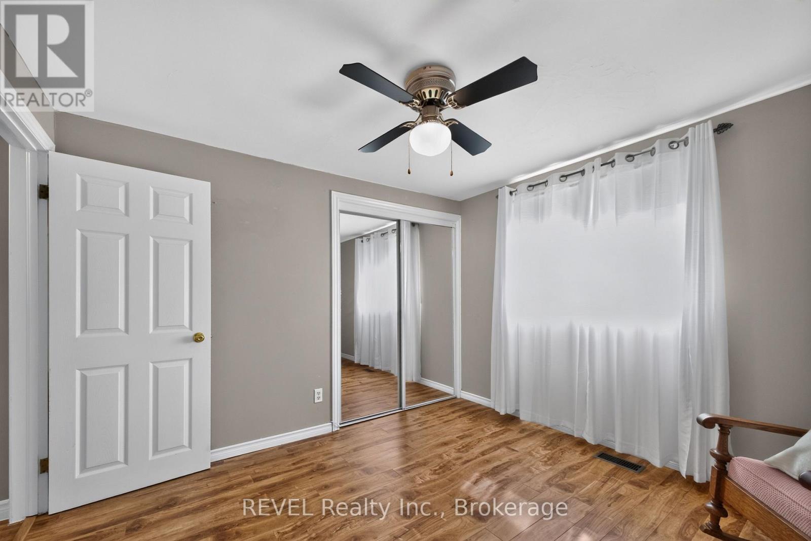 315 Park Avenue W Property Photo 15