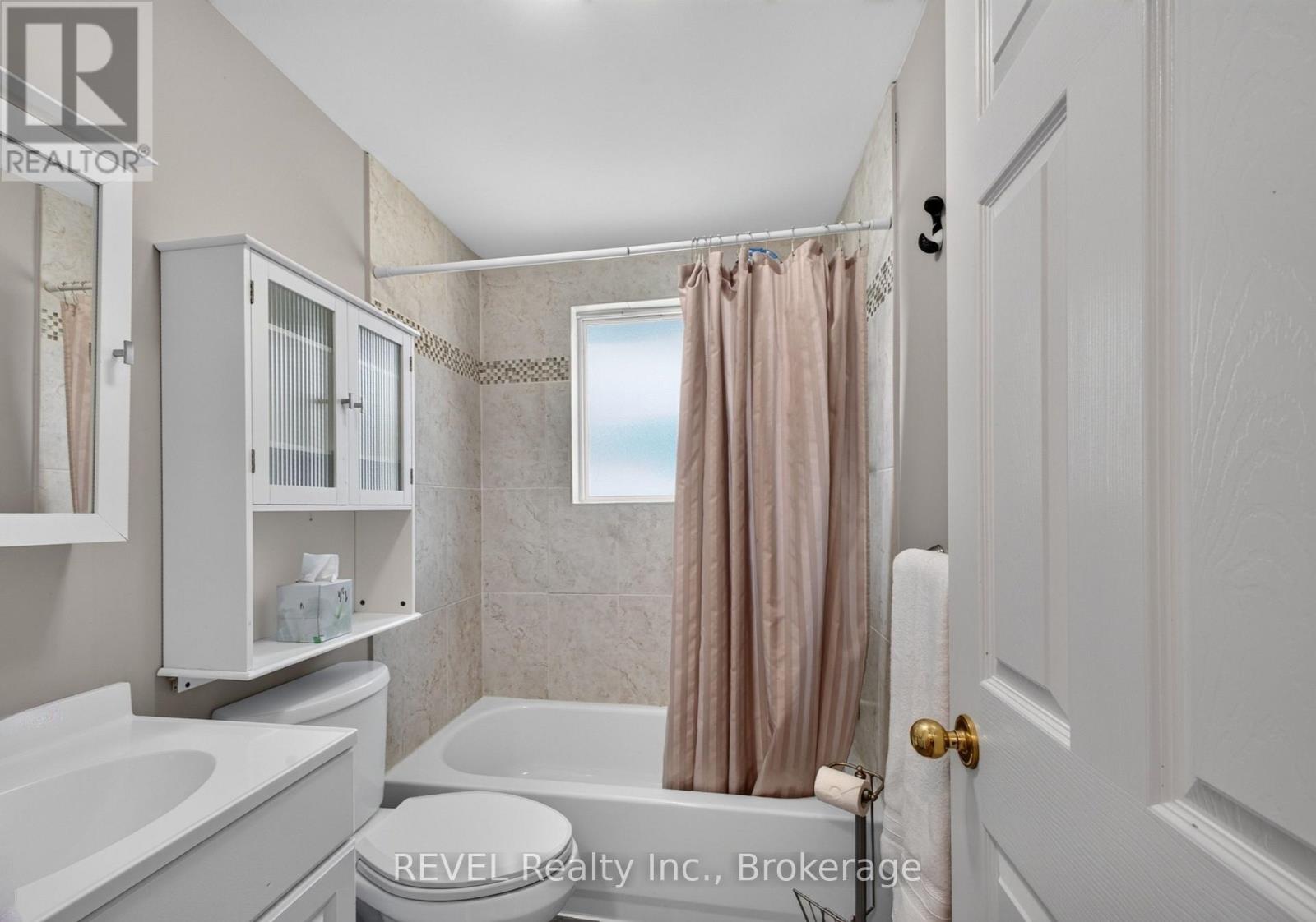 315 Park Avenue W Property Photo 17
