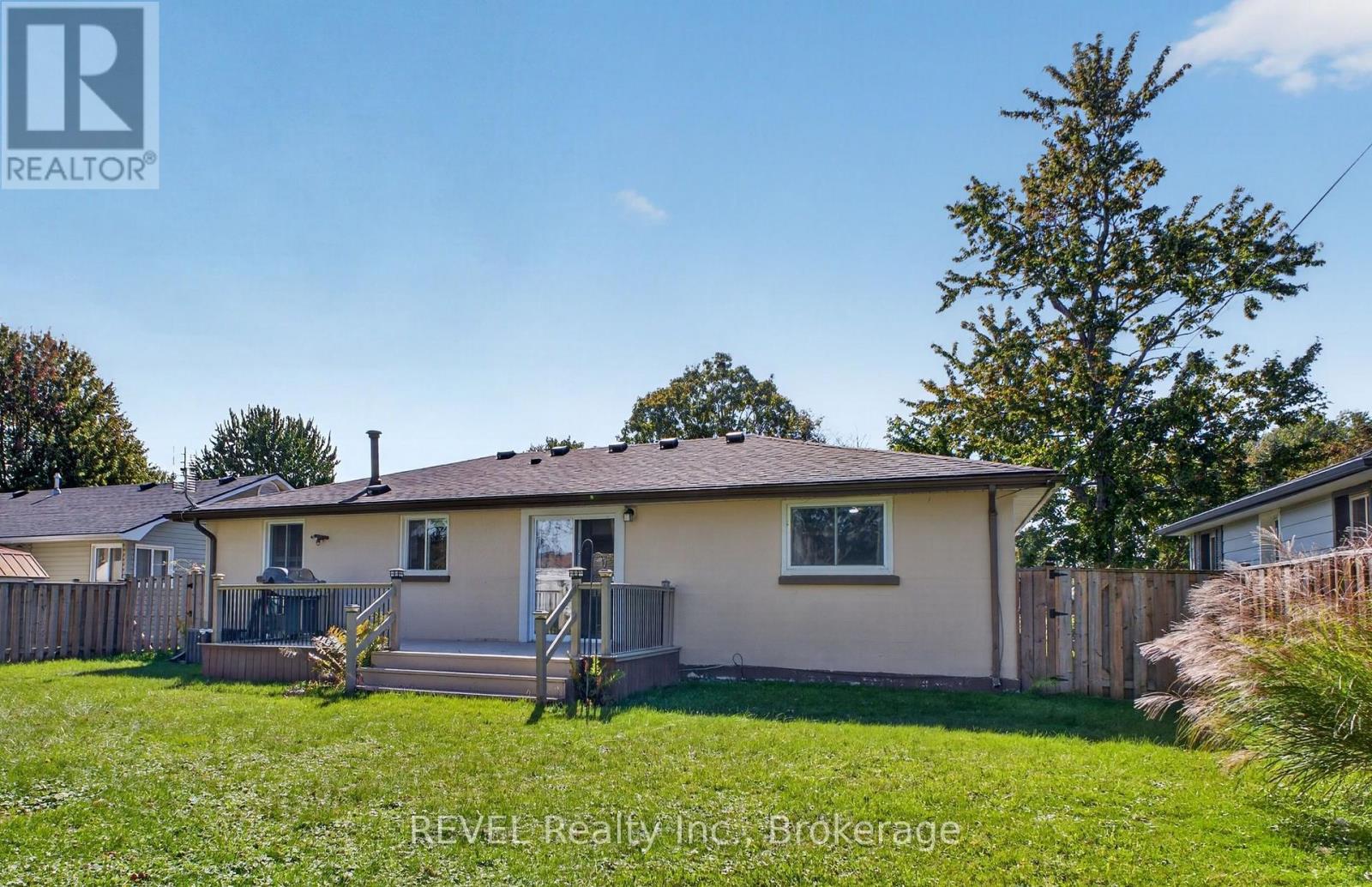 315 Park Avenue W Property Photo 18