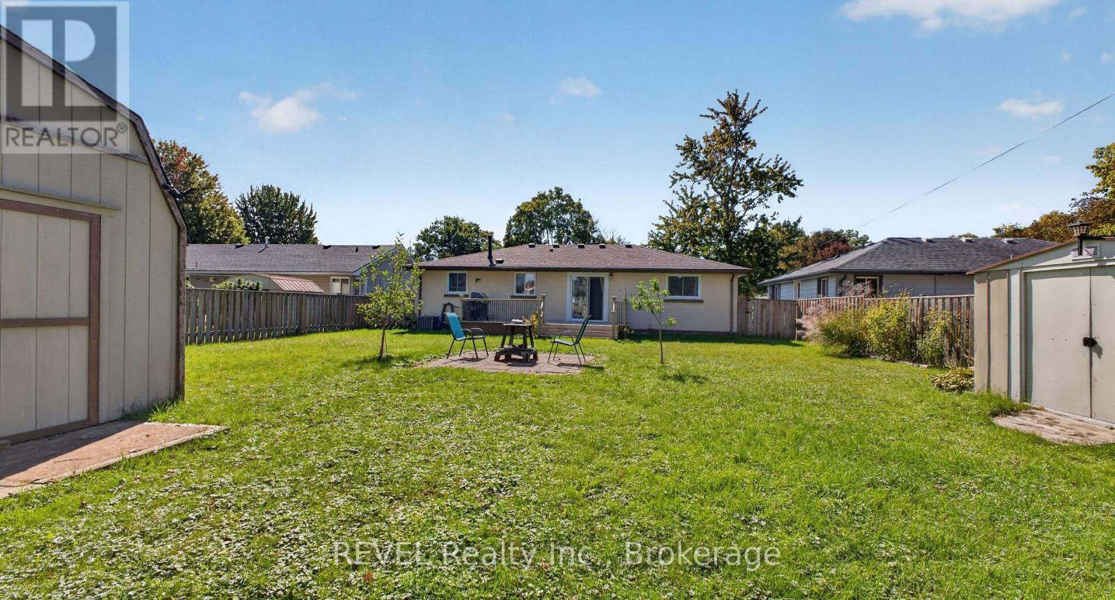 315 Park Avenue W Property Photo 19