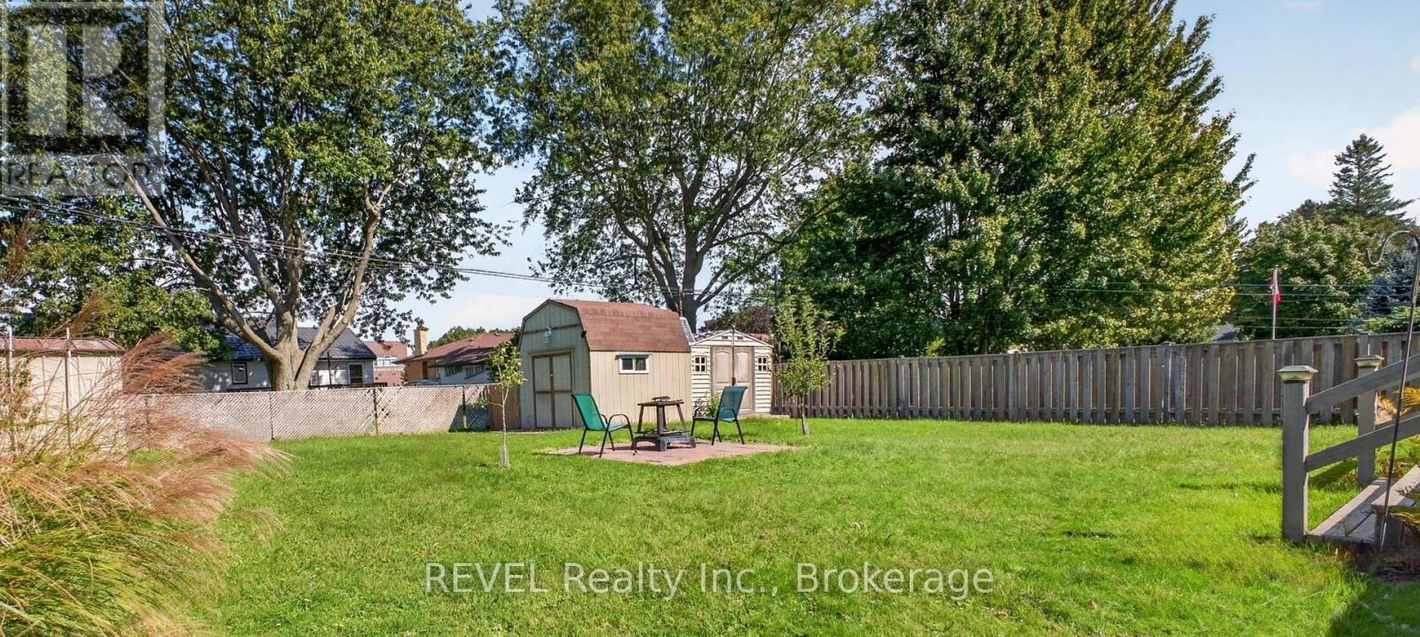 315 Park Avenue W Property Photo 20