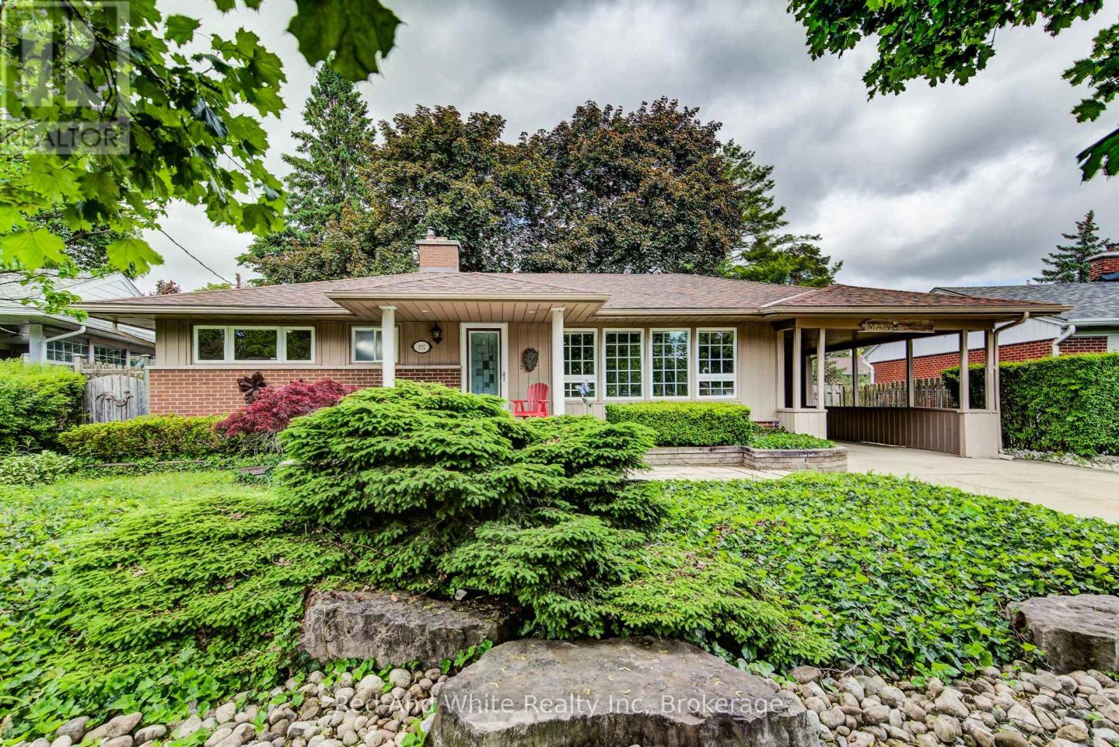 192 Warren Road Photo de la propriété 1