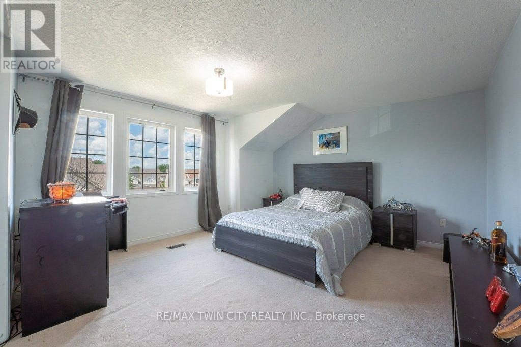 E33 - 110 Activa Avenue Property Photo 26