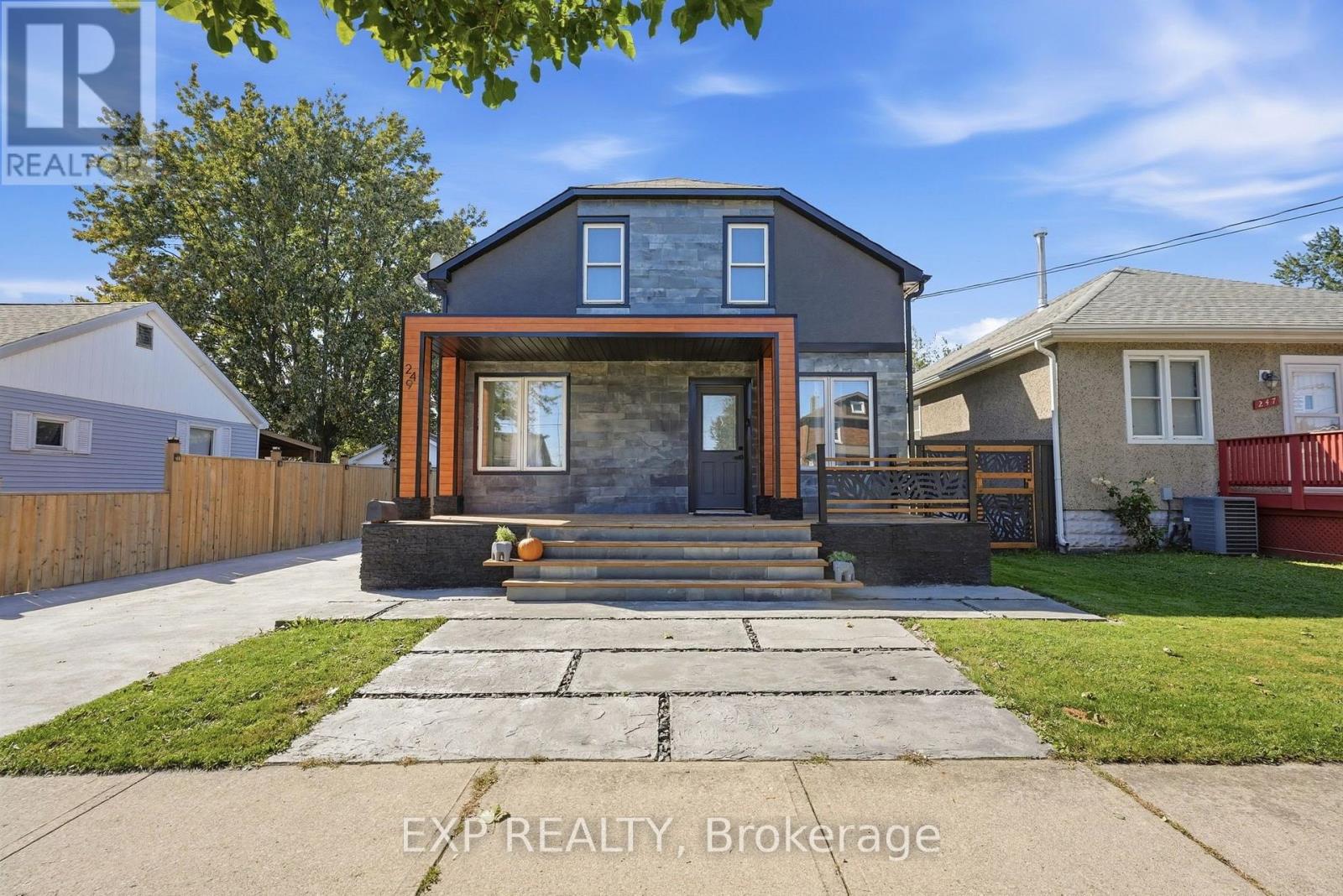 249 WALLACE AVENUE S Property Photo 1