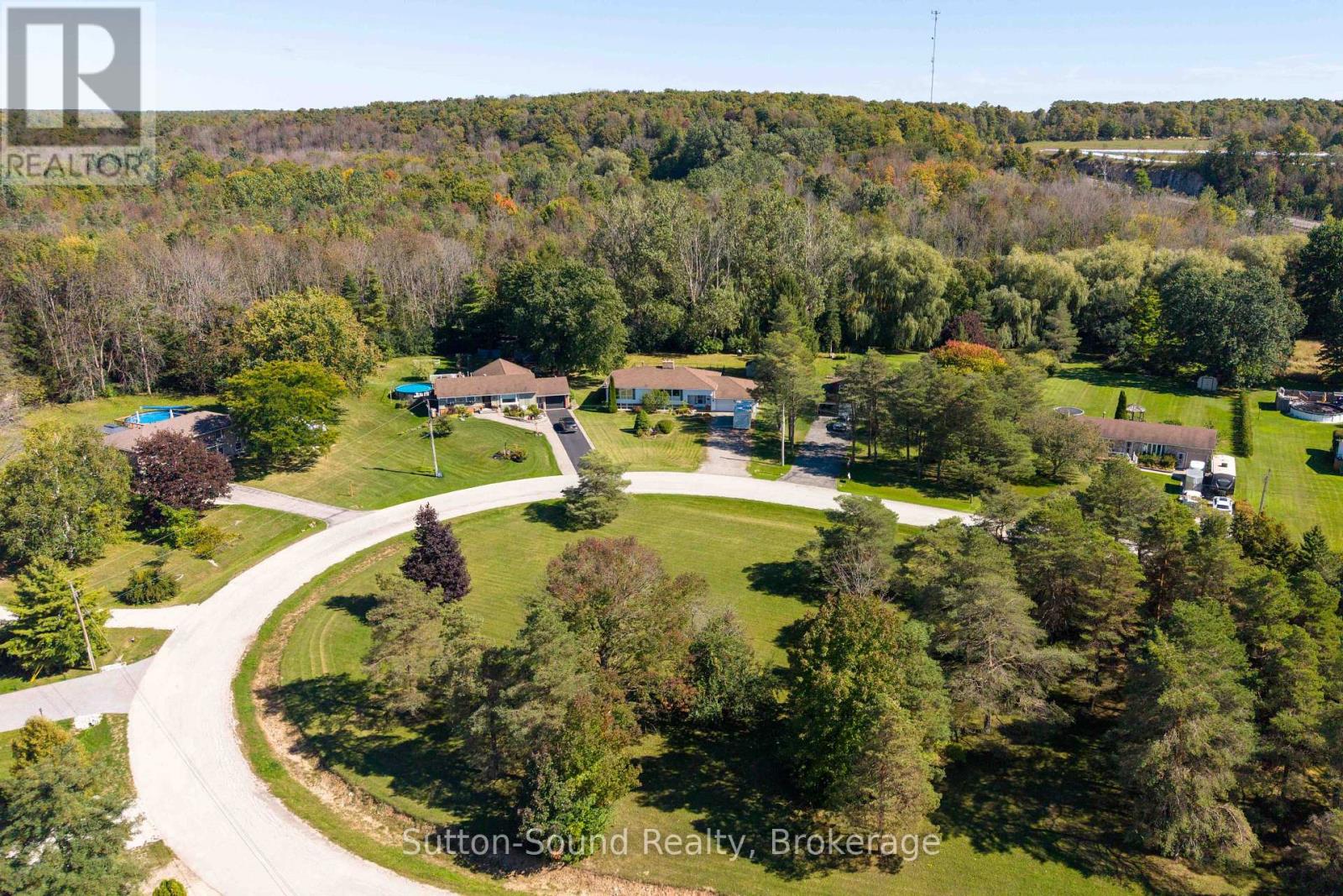 130 Cearview Crescent Property Photo 2