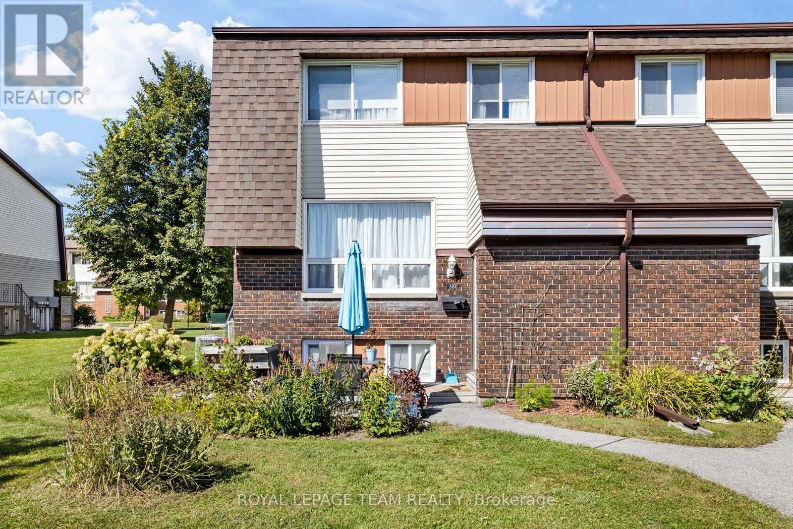 47 - 38 WOODVALE Property Photo 1