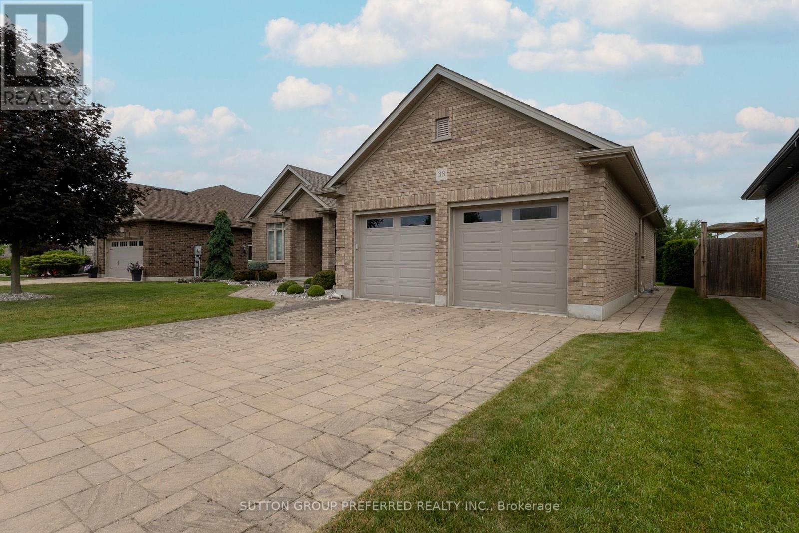 38 Brenmar Crescent Property Photo 2