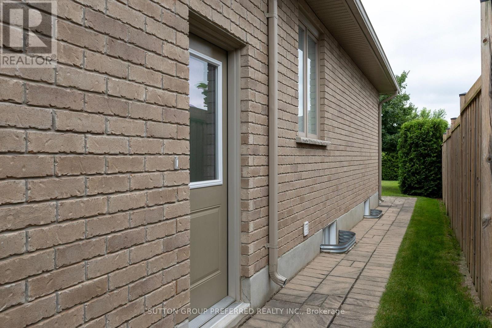 38 Brenmar Crescent Property Photo 35