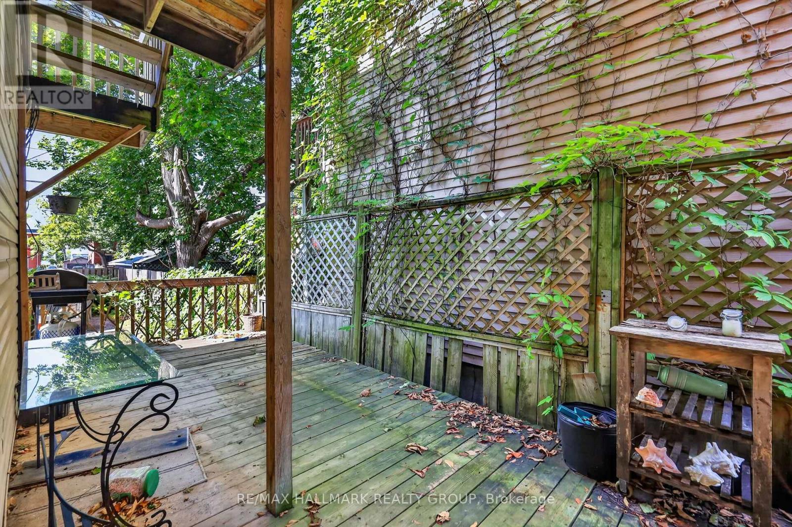 124-126 Irving Avenue Property Photo 28