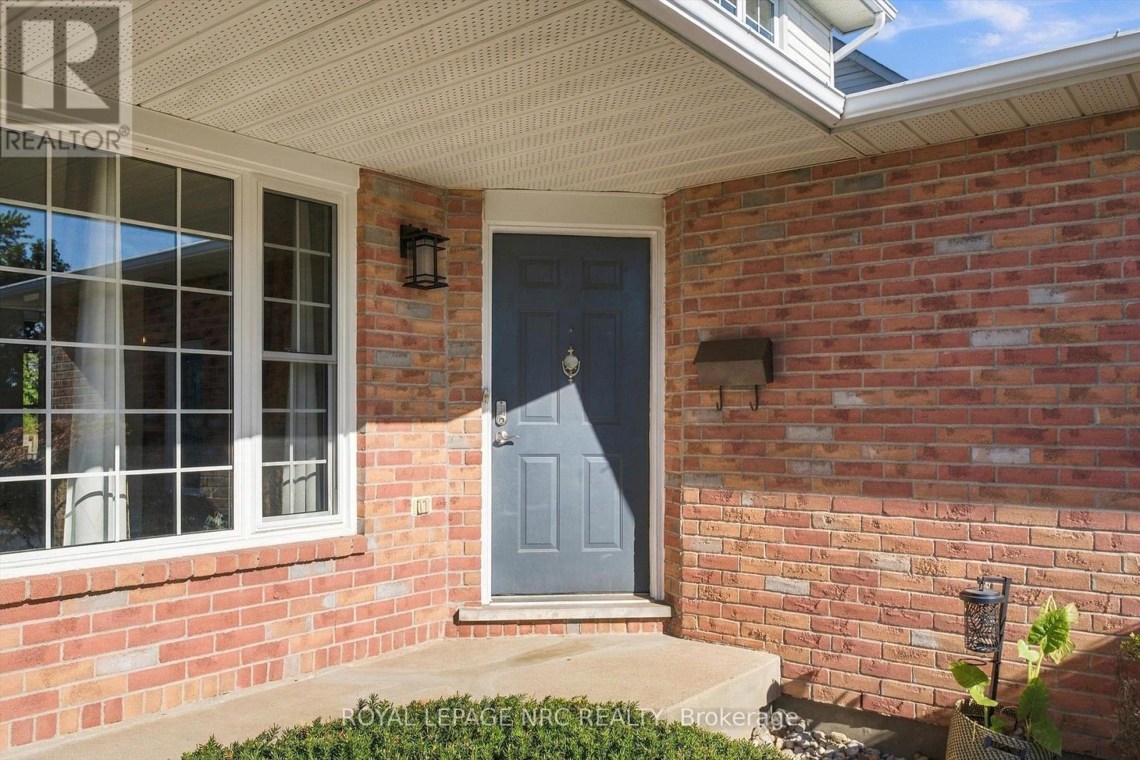 158 Confederation Avenue Property Photo 3