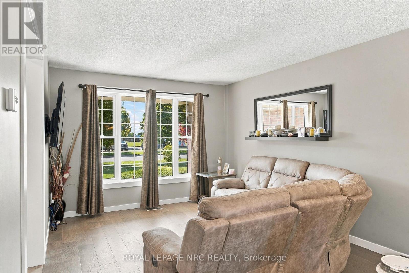158 Confederation Avenue Property Photo 7