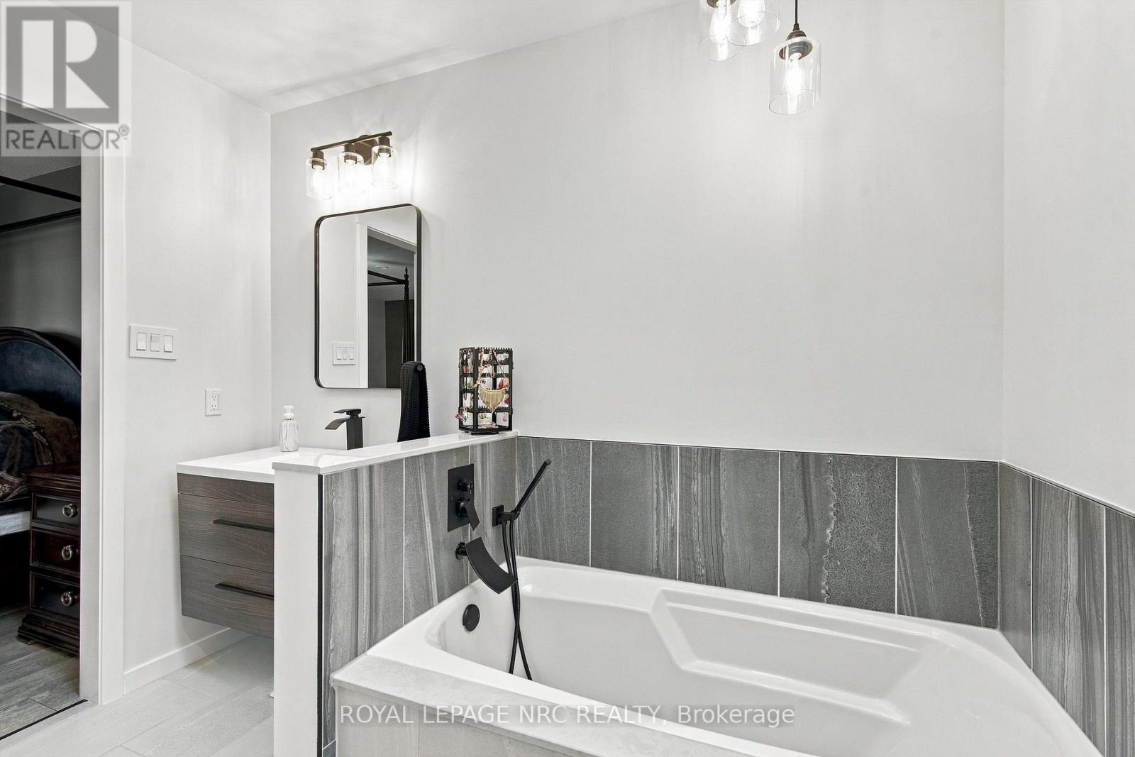 158 Confederation Avenue Property Photo 19