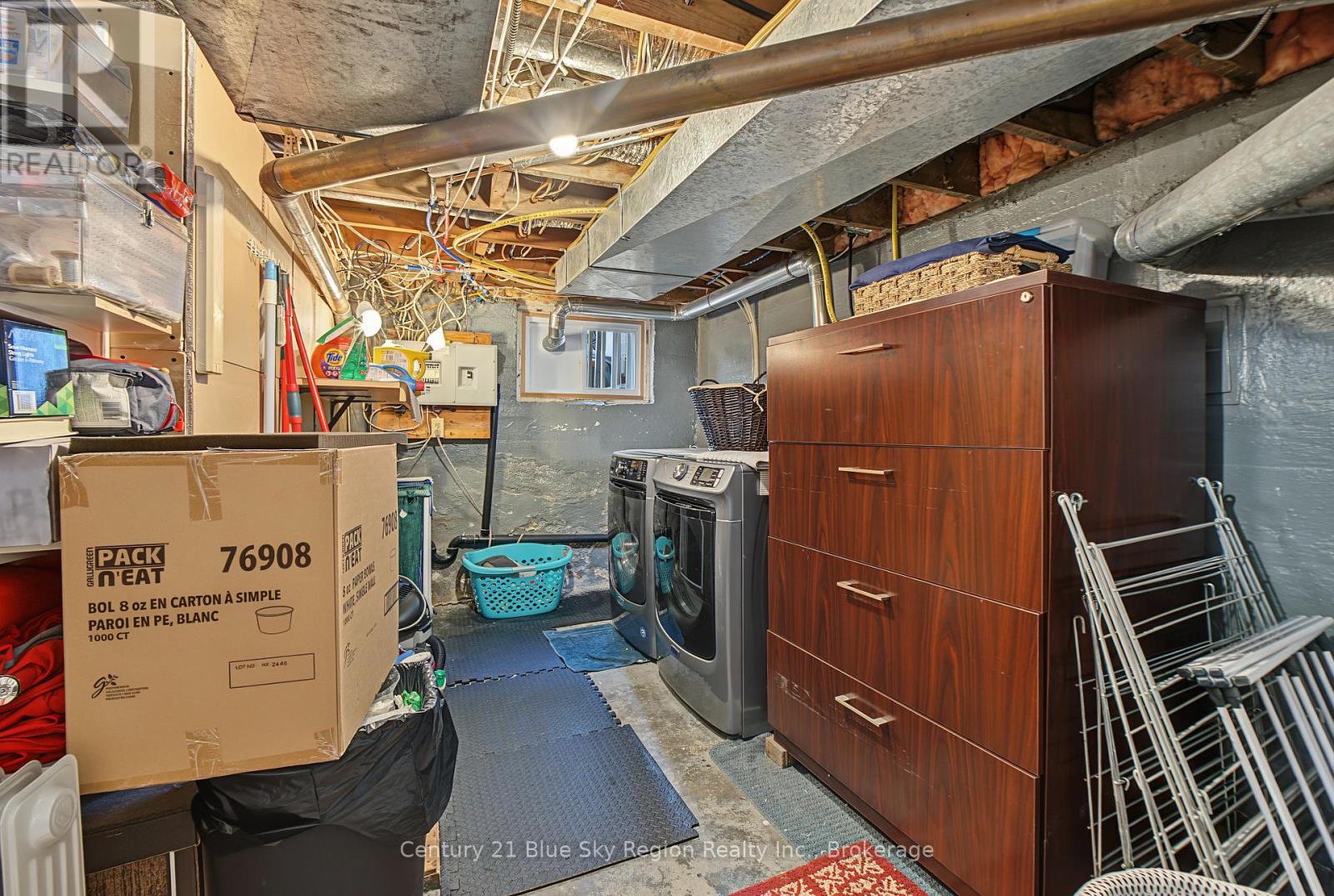 941 Main Street W Property Photo 41