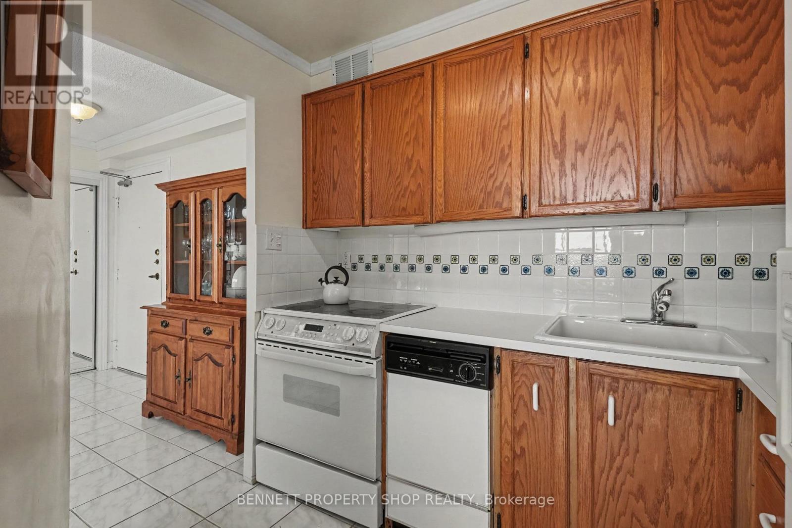 903 - 530 Laurier Avenue W Property Photo 3