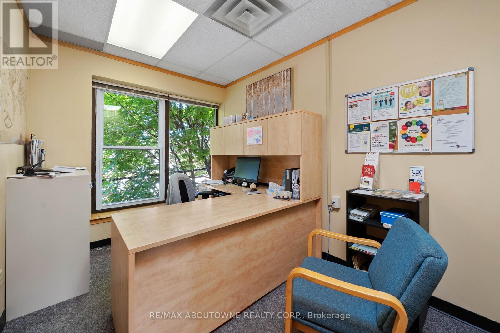 2 - 54 Dundas Street E Property Photo 8