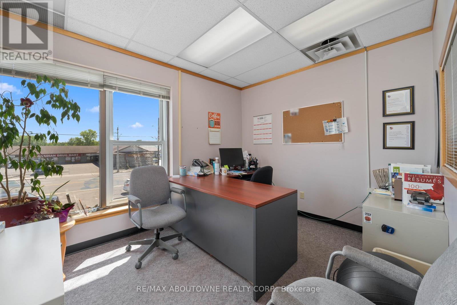 2 - 54 Dundas Street E Property Photo 12