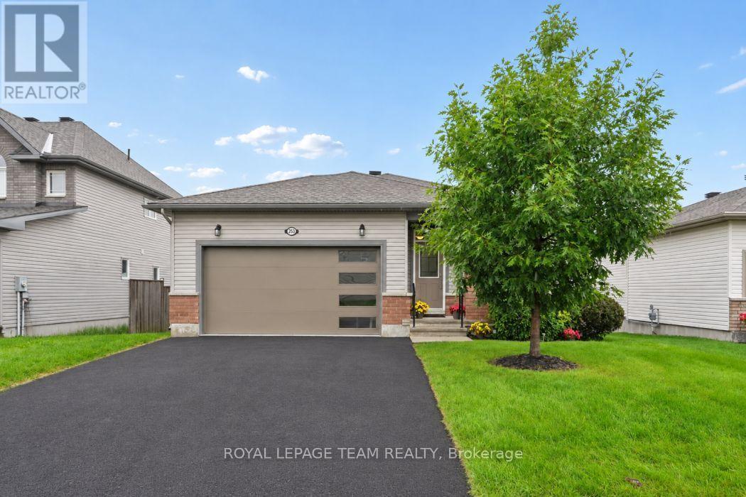 253 Edey Street Property Photo 1