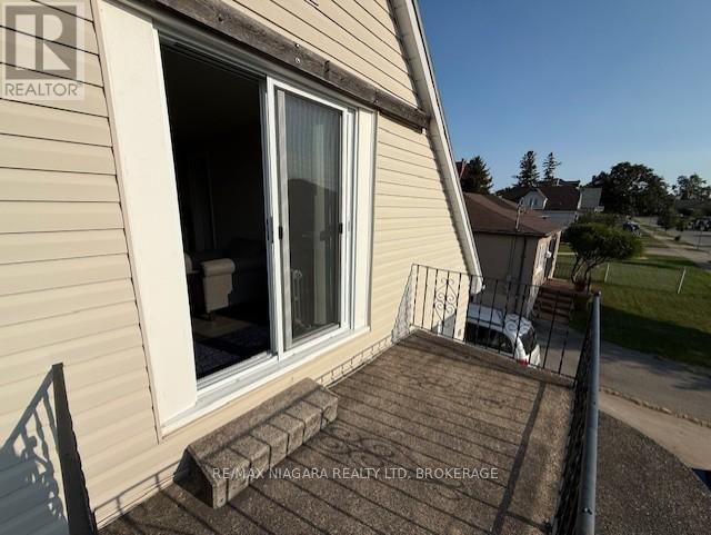 Upper - 12 West Street S Property Photo 7