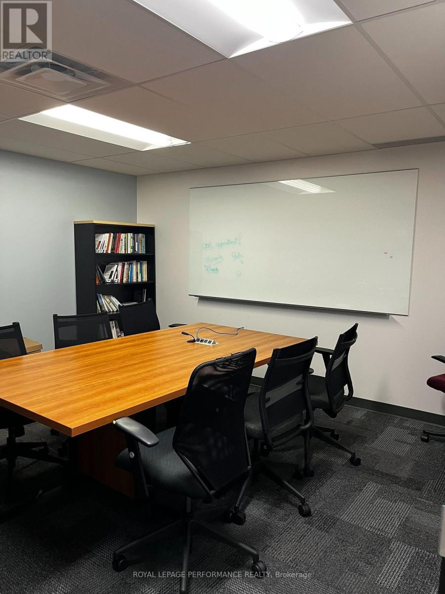200 - 141 Laurier Avenue W Property Photo 10