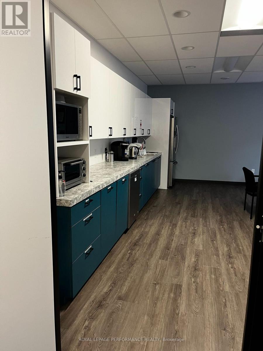 200 - 141 Laurier Avenue W Property Photo 12