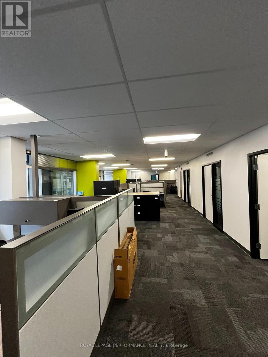 200 - 141 Laurier Avenue W Property Photo 15