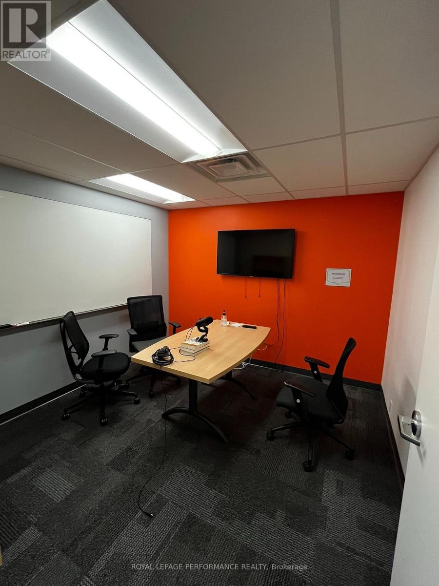 200 - 141 Laurier Avenue W Property Photo 19