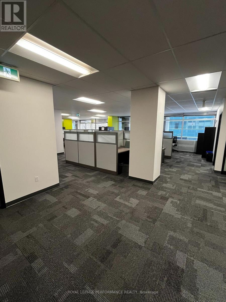 200 - 141 Laurier Avenue W Property Photo 20