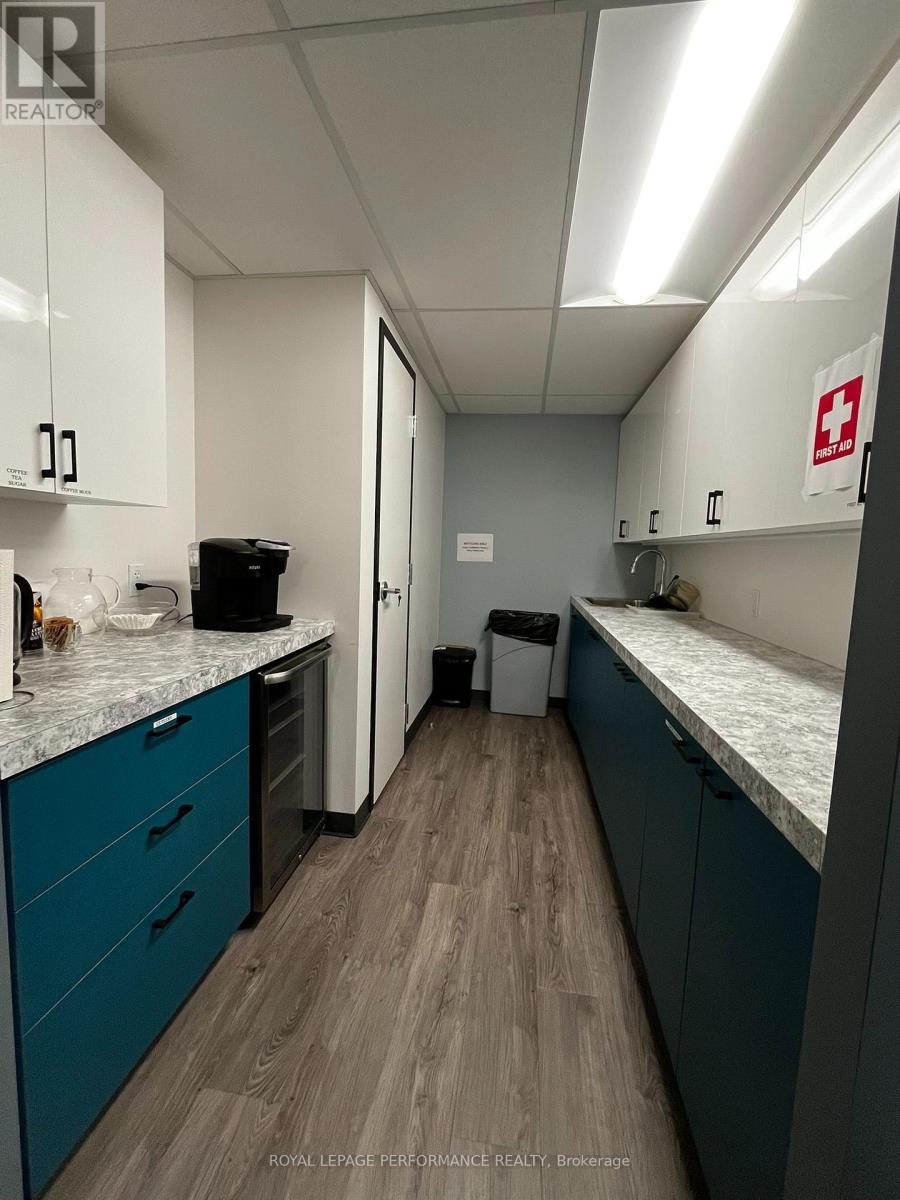 200 - 141 Laurier Avenue W Property Photo 21
