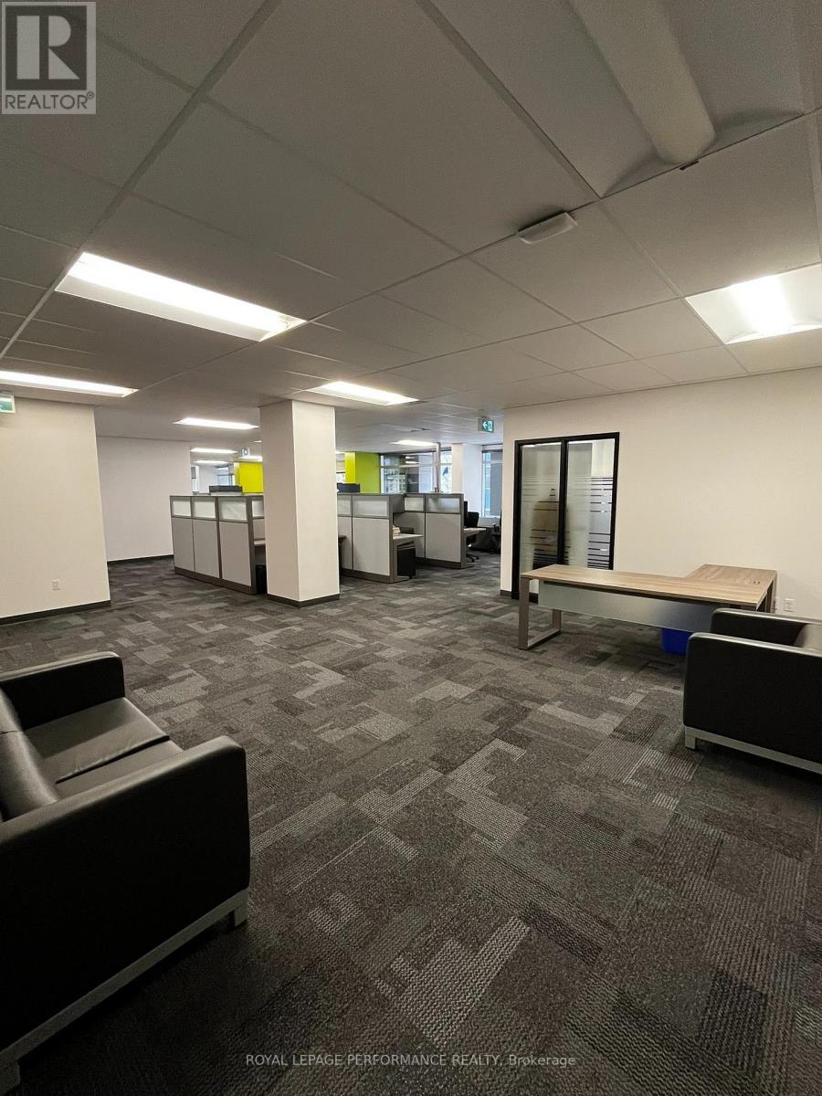 200 - 141 Laurier Avenue W Property Photo 22