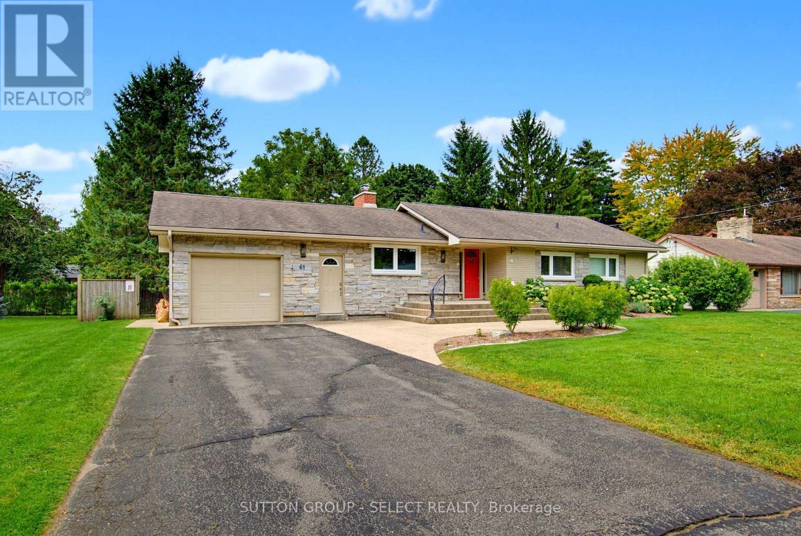 61 Daleview Crescent Property Photo 2
