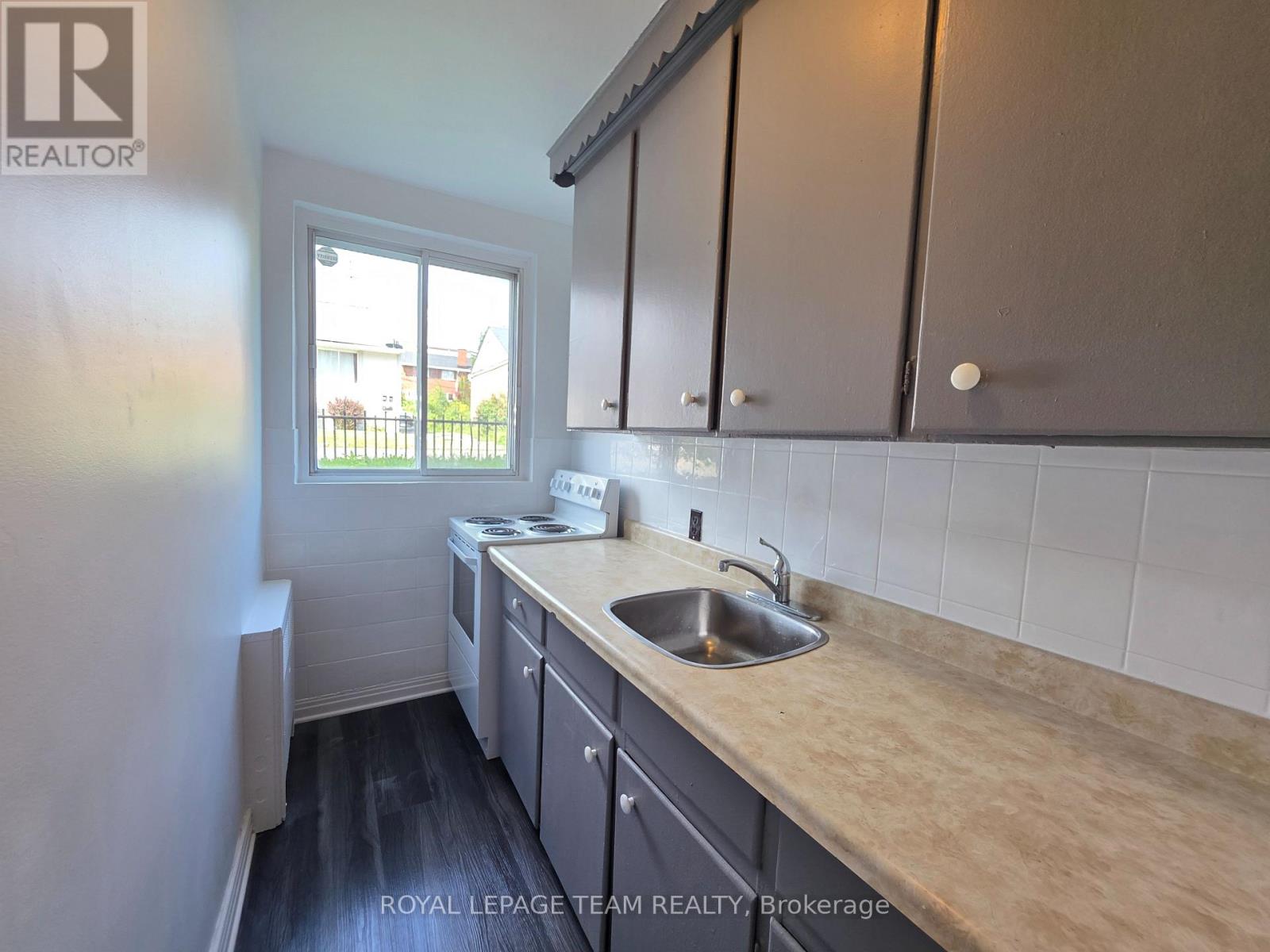 187 Unit 2 Bradley Avenue Property Photo 7
