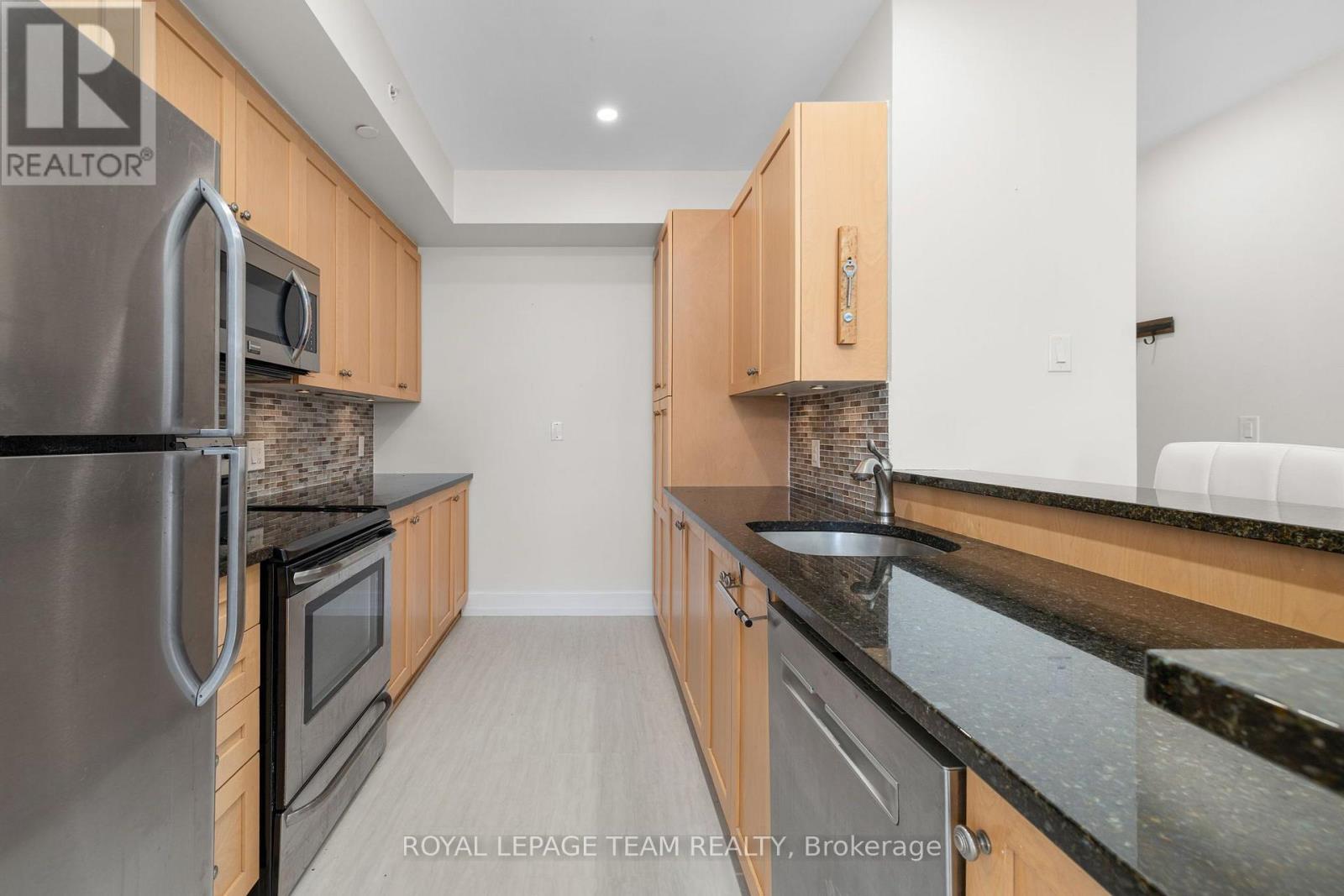 102 - 390 Booth Street Property Photo 6